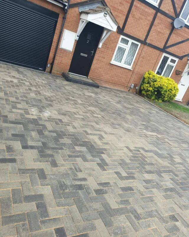 50m² block paved driveway: Silver Haze & Charcoal